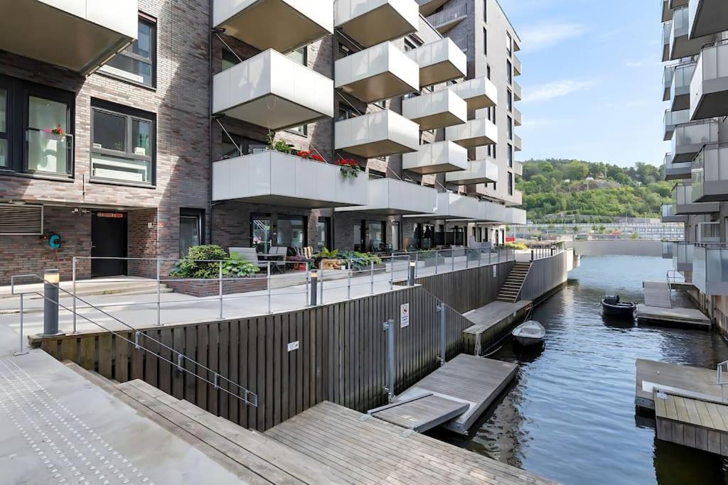 Oceanfront Apartment - Oslo Central - Private Patio Bagian luar foto